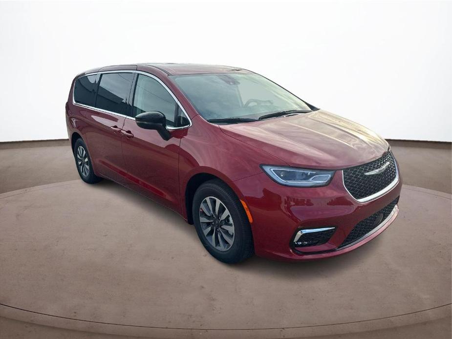 new 2024 Chrysler Pacifica Hybrid car, priced at $51,265