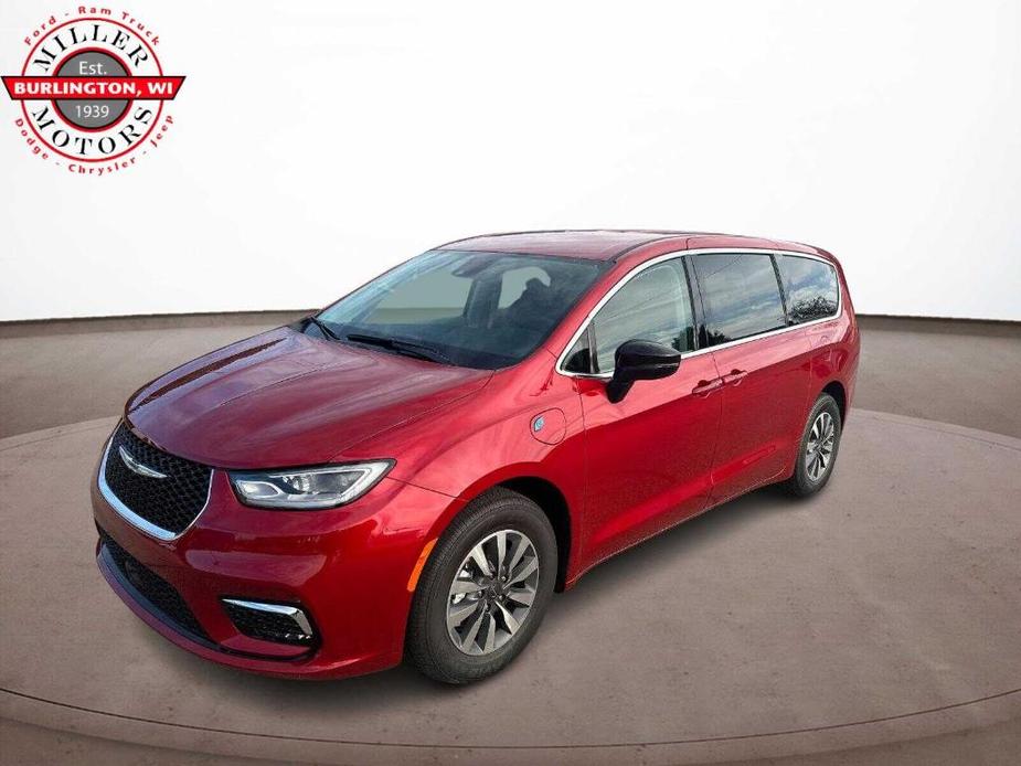 new 2024 Chrysler Pacifica Hybrid car, priced at $51,265