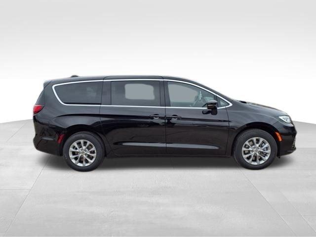 new 2025 Chrysler Pacifica car, priced at $46,193