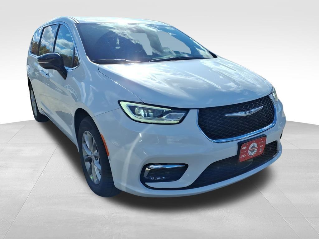 new 2026 Chrysler Pacifica car, priced at $46,401