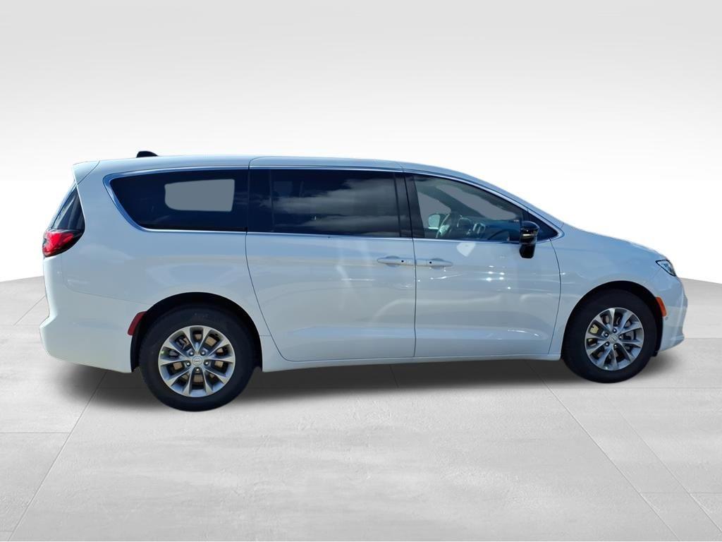 new 2026 Chrysler Pacifica car, priced at $46,401