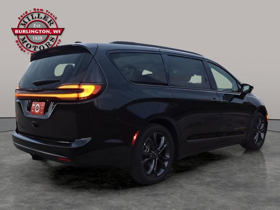 new 2024 Chrysler Pacifica car, priced at $47,425