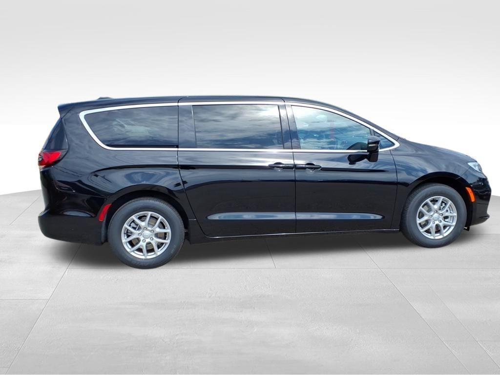 new 2026 Chrysler Pacifica car, priced at $39,339