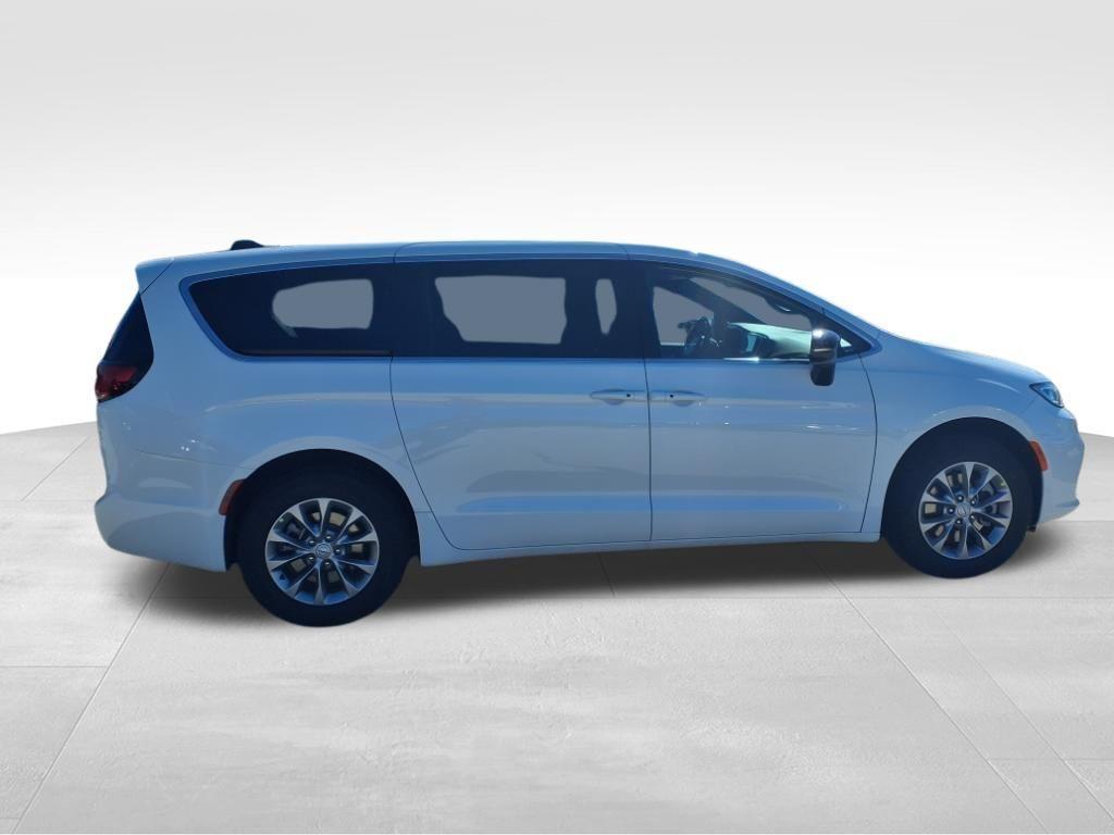 new 2025 Chrysler Pacifica car, priced at $44,242