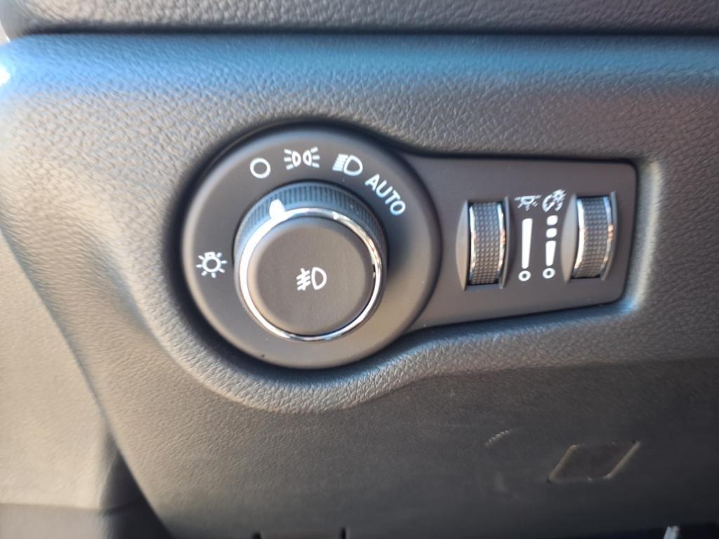 new 2025 Chrysler Pacifica car, priced at $44,242