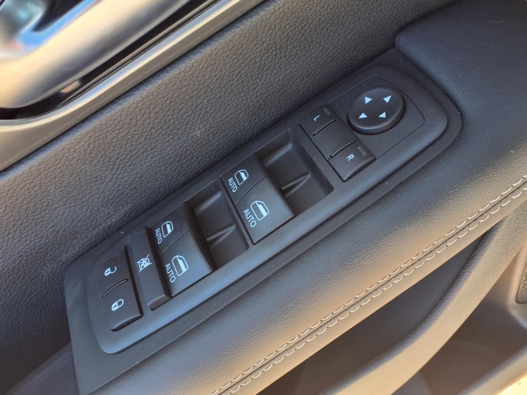 new 2025 Chrysler Pacifica car, priced at $44,242