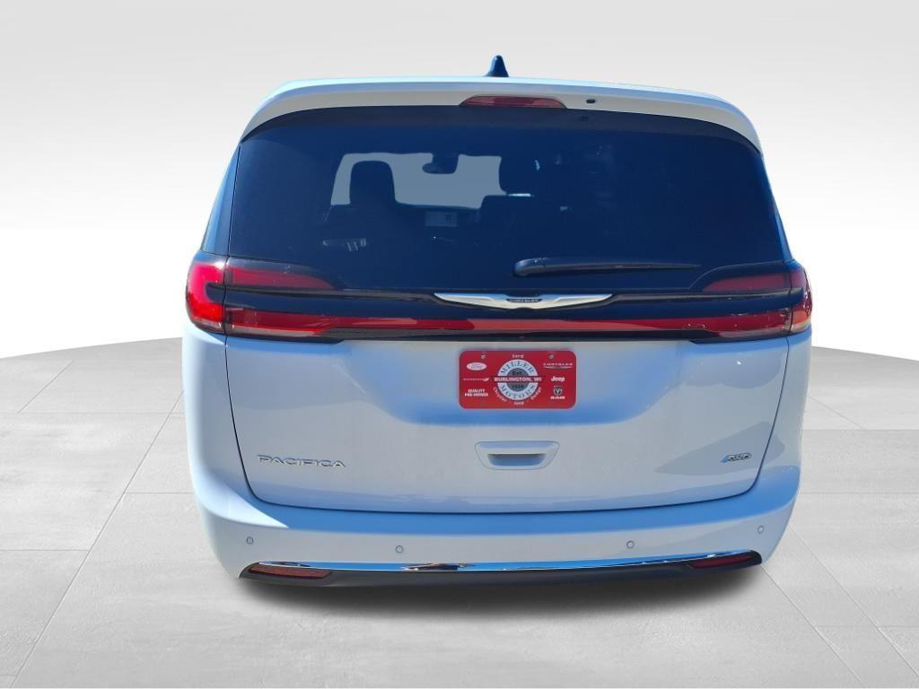 new 2025 Chrysler Pacifica car, priced at $44,242