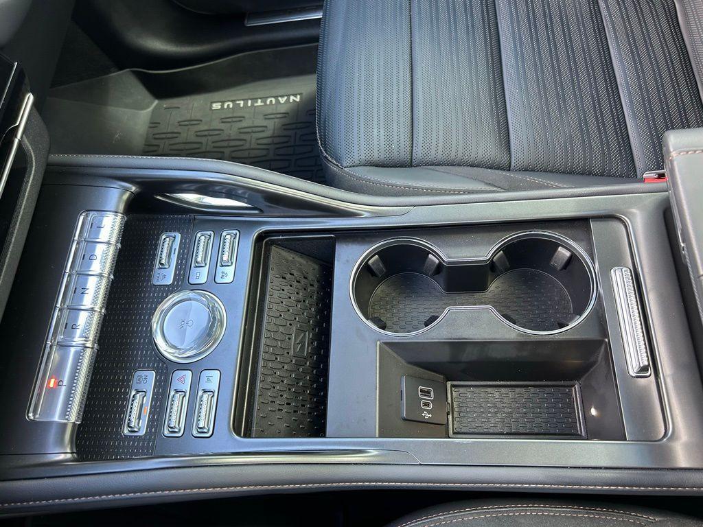 used 2025 Lincoln Nautilus car, priced at $59,995