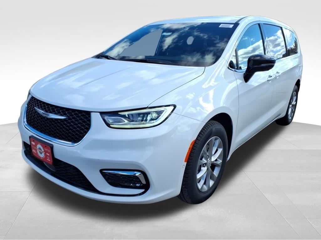 new 2026 Chrysler Pacifica car, priced at $46,888