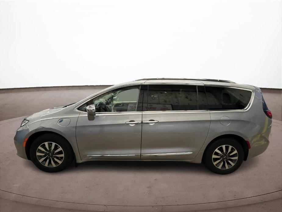 used 2021 Chrysler Pacifica Hybrid car, priced at $27,750