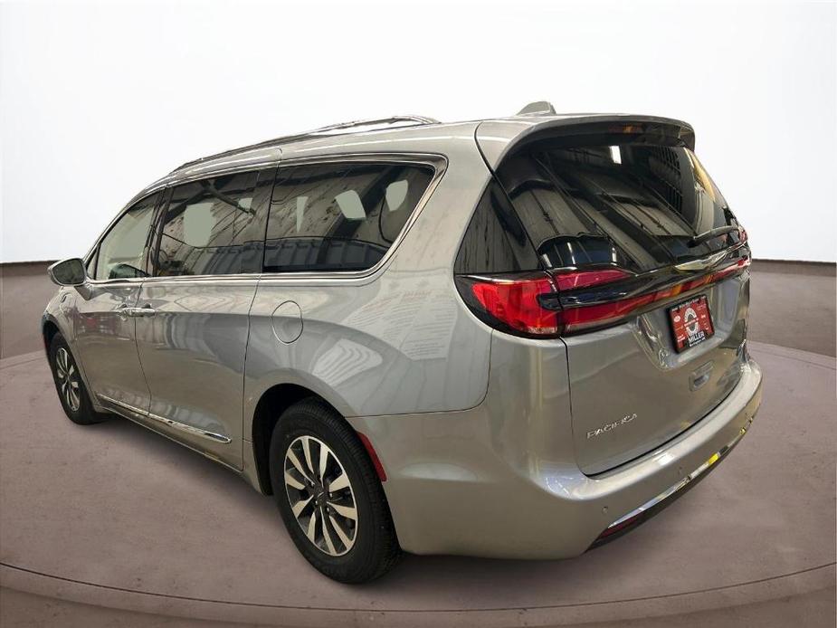 used 2021 Chrysler Pacifica Hybrid car, priced at $27,750