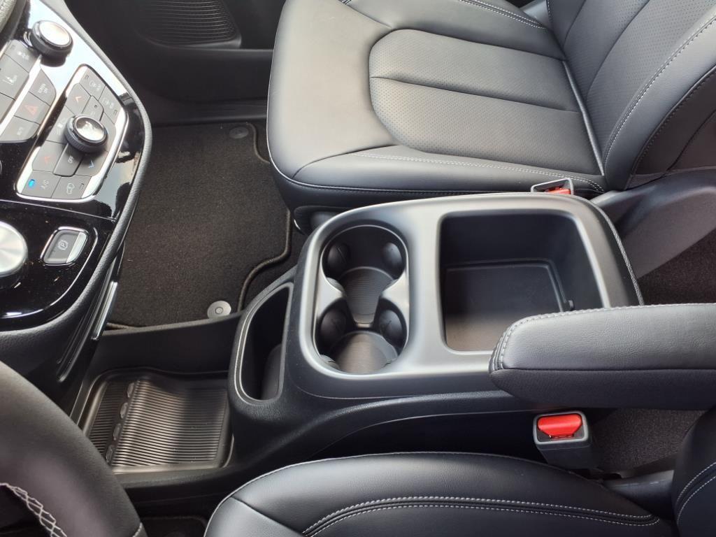 new 2025 Chrysler Pacifica Hybrid car, priced at $50,552
