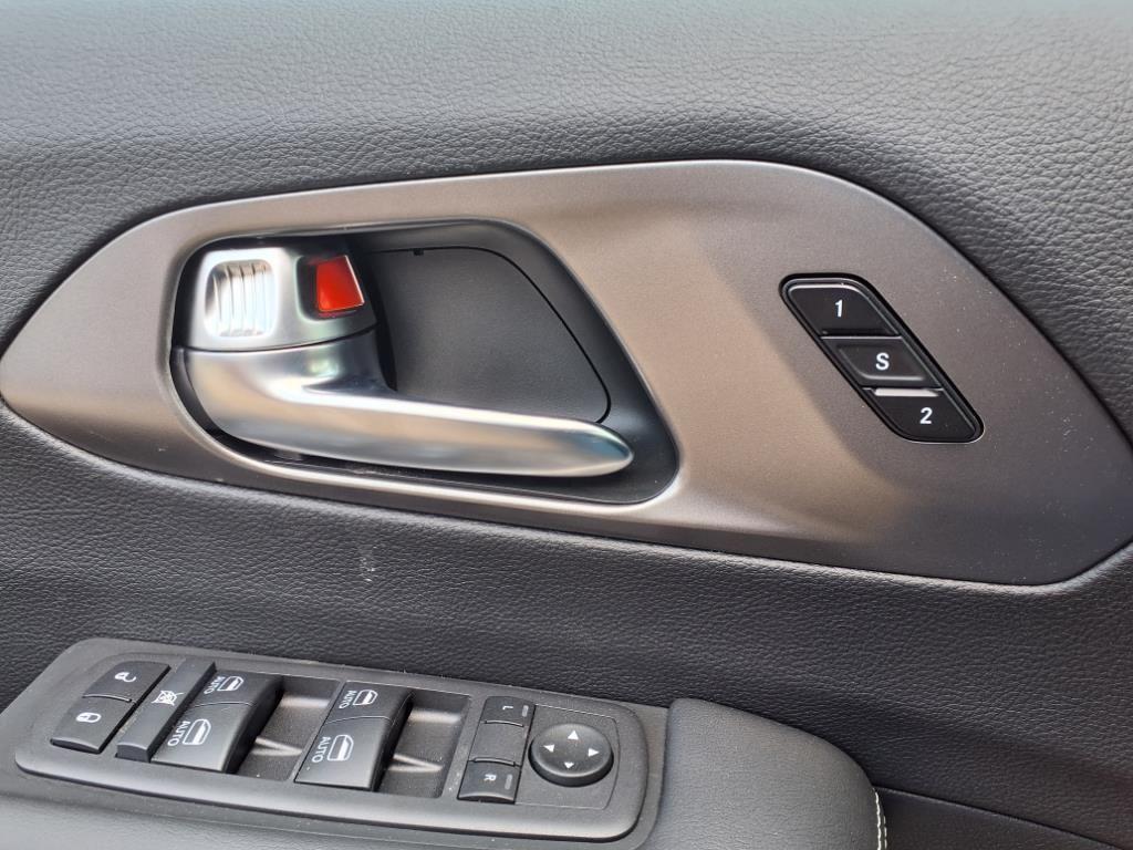 new 2025 Chrysler Pacifica Hybrid car, priced at $50,552