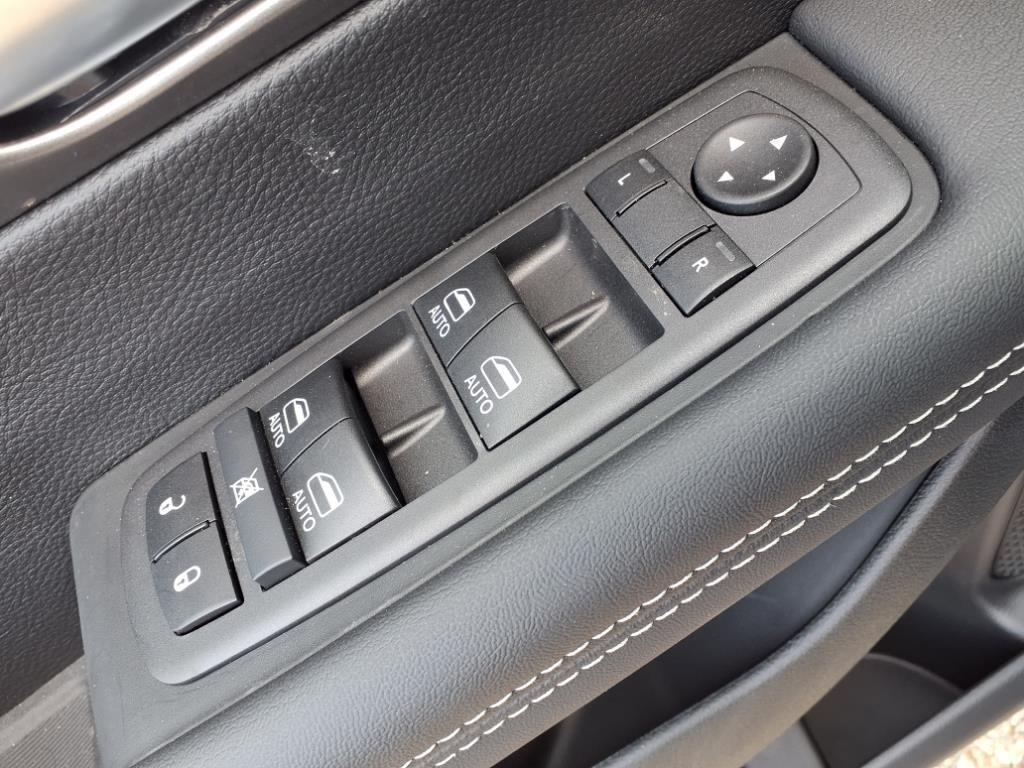 new 2025 Chrysler Pacifica Hybrid car, priced at $50,552