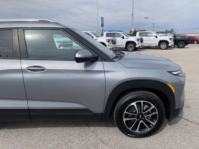 new 2025 Chevrolet TrailBlazer car, priced at $27,620