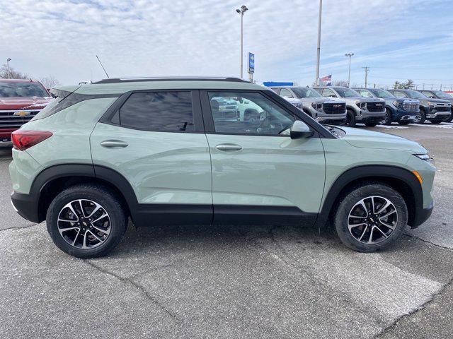 new 2025 Chevrolet TrailBlazer car, priced at $27,140