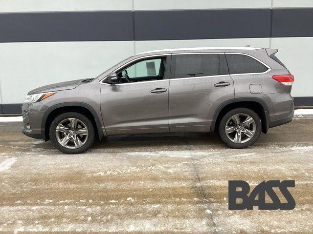 used 2018 Toyota Highlander car, priced at $24,990