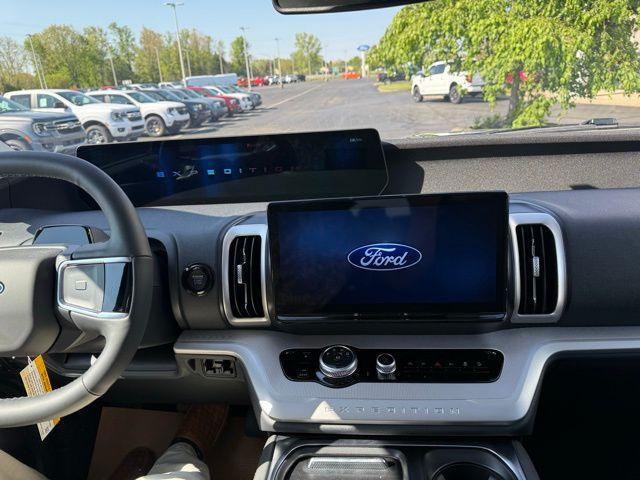 new 2025 Ford Expedition car, priced at $69,410