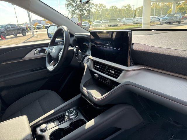 new 2025 Ford Explorer car, priced at $40,205
