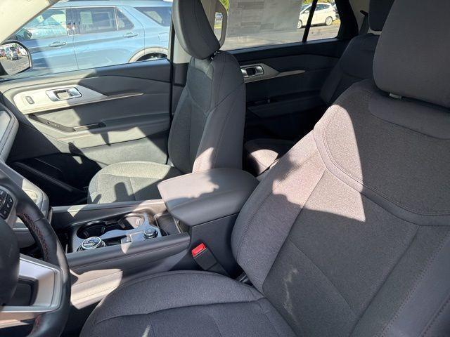 new 2025 Ford Explorer car, priced at $40,205