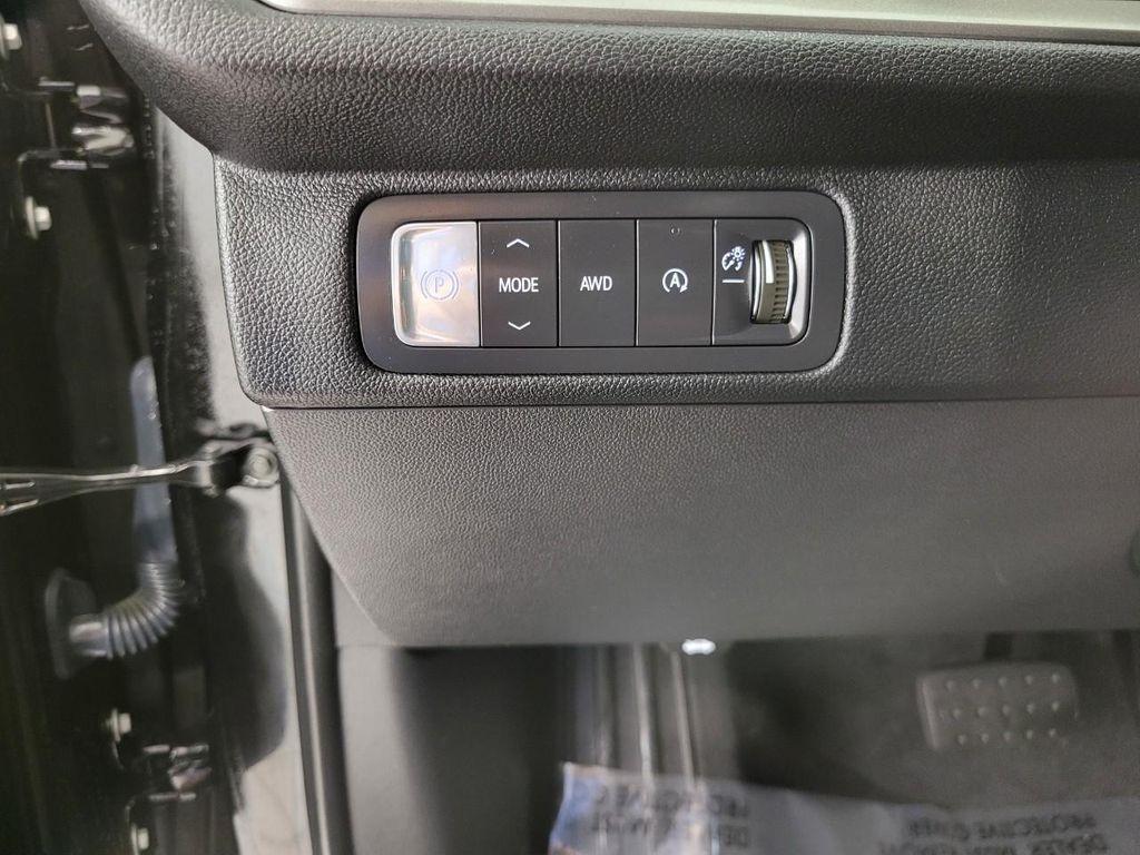 used 2025 Chevrolet Traverse car, priced at $38,721