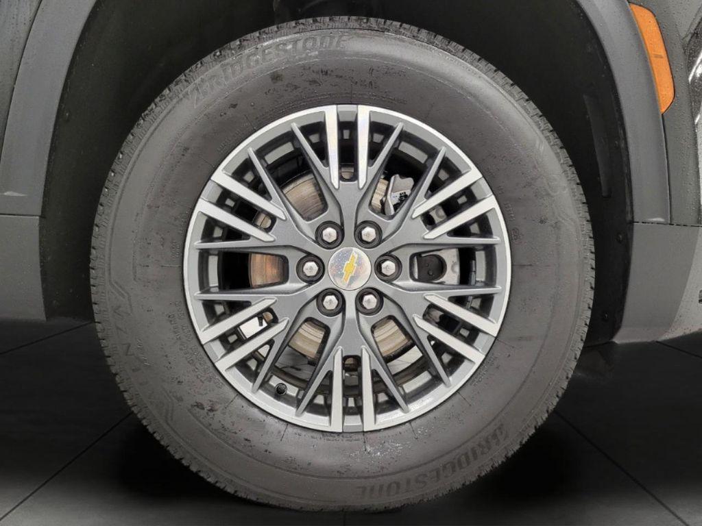 used 2025 Chevrolet Traverse car, priced at $38,721