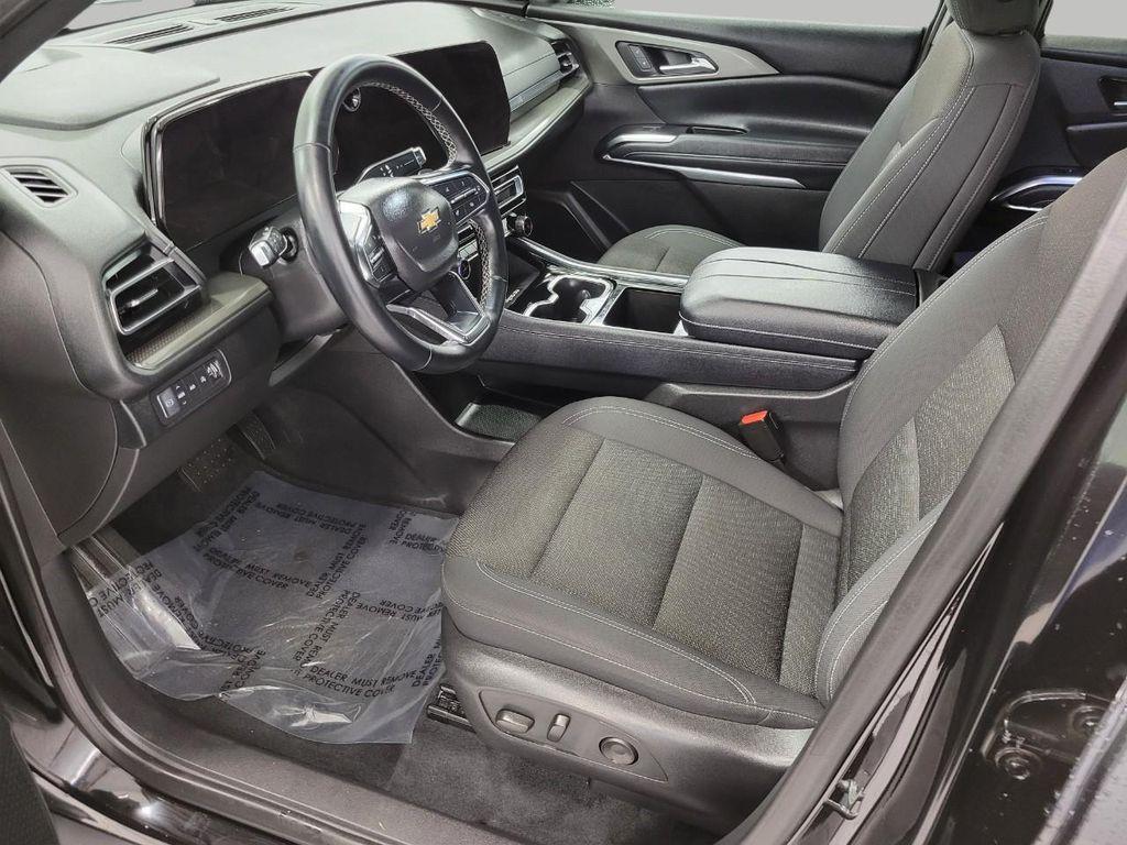used 2025 Chevrolet Traverse car, priced at $38,721