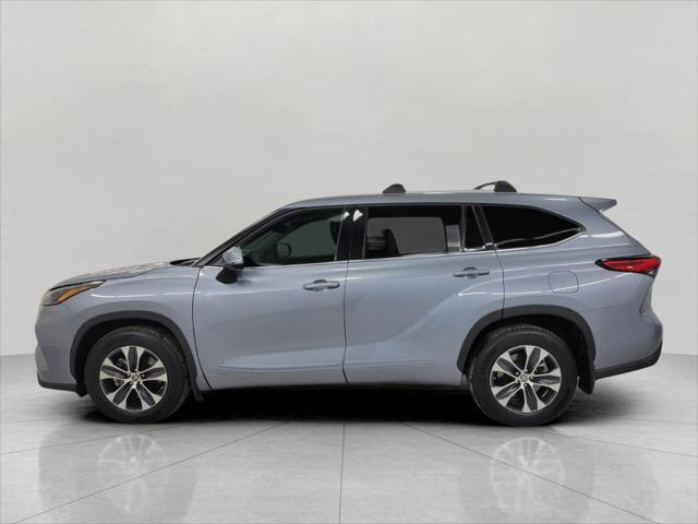 used 2022 Toyota Highlander car, priced at $37,558