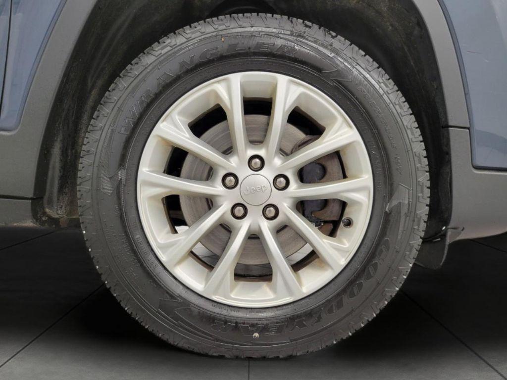 used 2019 Jeep Cherokee car, priced at $10,997
