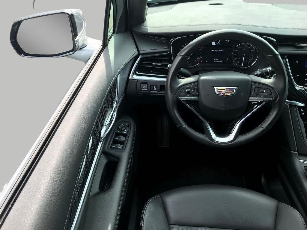 used 2025 Cadillac XT6 car, priced at $45,944