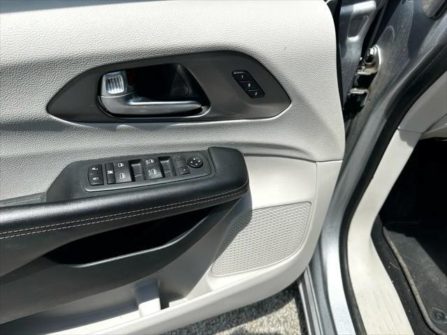 used 2020 Chrysler Pacifica car, priced at $17,995