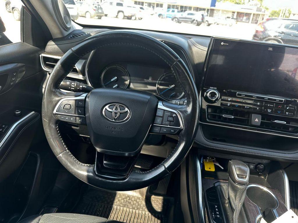 used 2021 Toyota Highlander Hybrid car, priced at $30,995