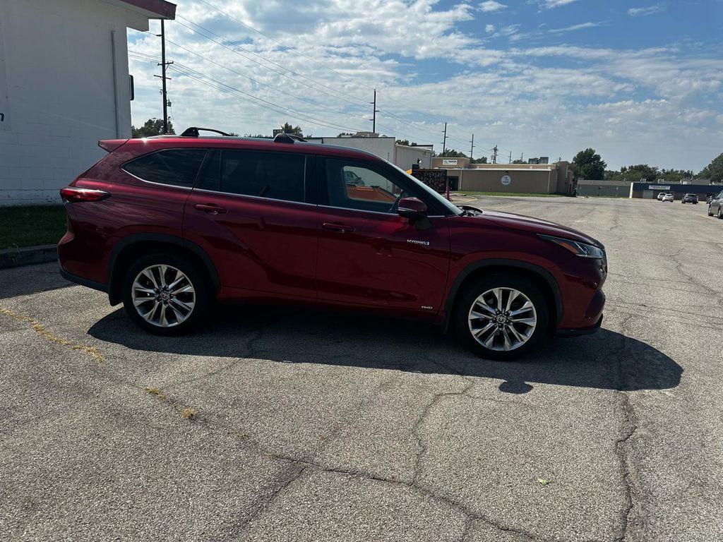 used 2021 Toyota Highlander Hybrid car, priced at $30,995