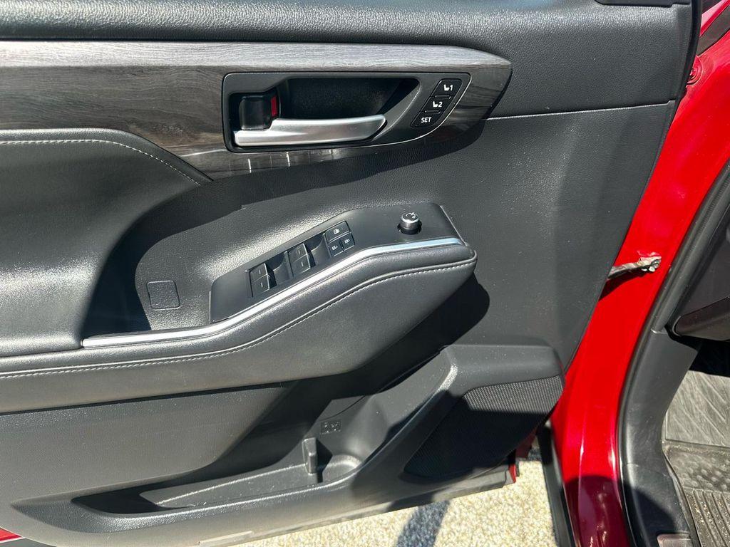 used 2021 Toyota Highlander Hybrid car, priced at $30,995
