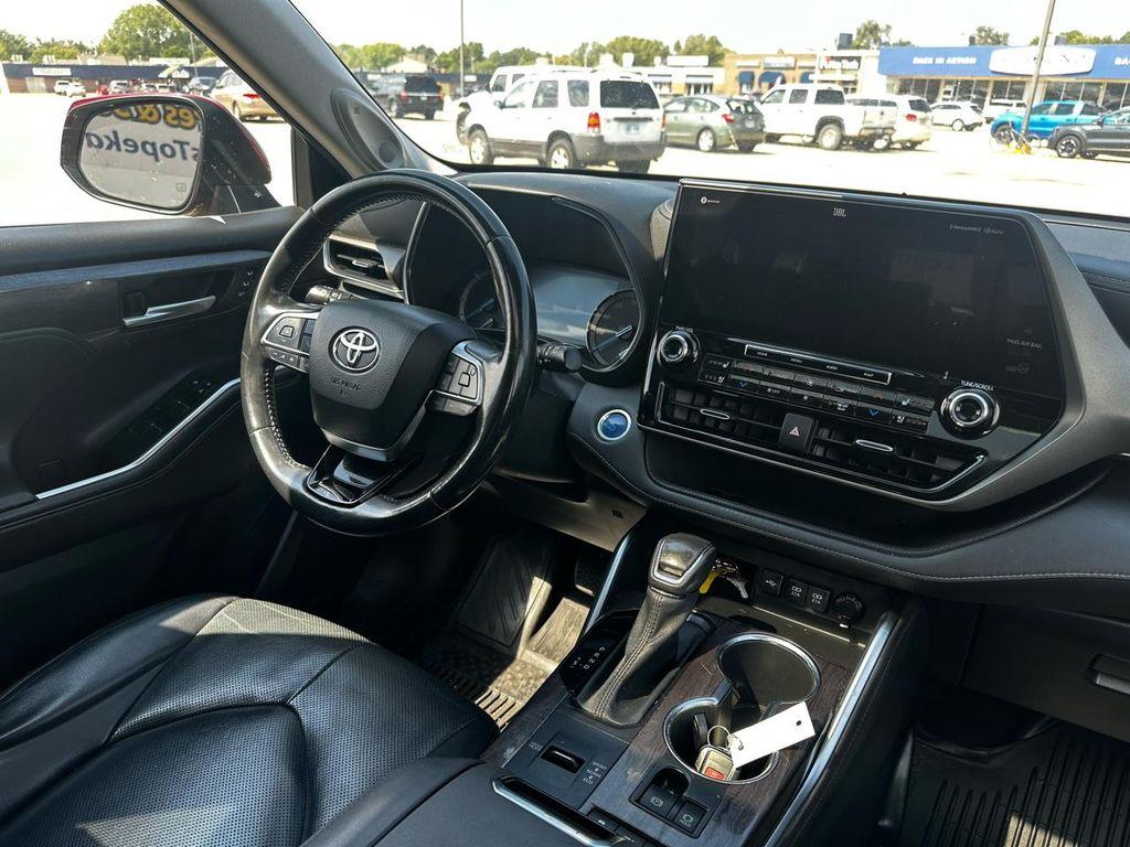 used 2021 Toyota Highlander Hybrid car, priced at $30,995
