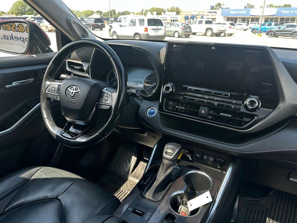 used 2021 Toyota Highlander Hybrid car, priced at $30,995