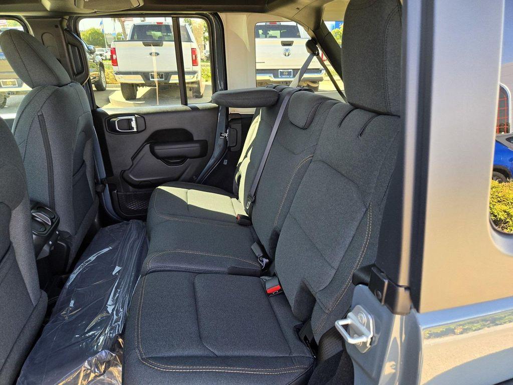 new 2025 Jeep Wrangler car