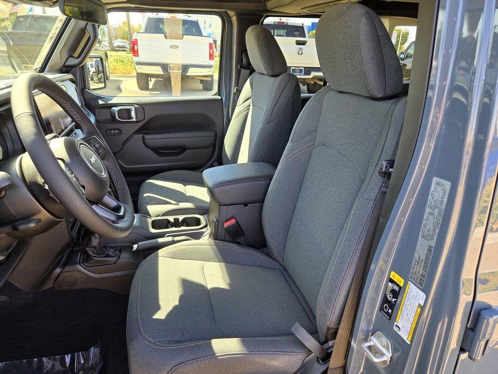 new 2025 Jeep Wrangler car