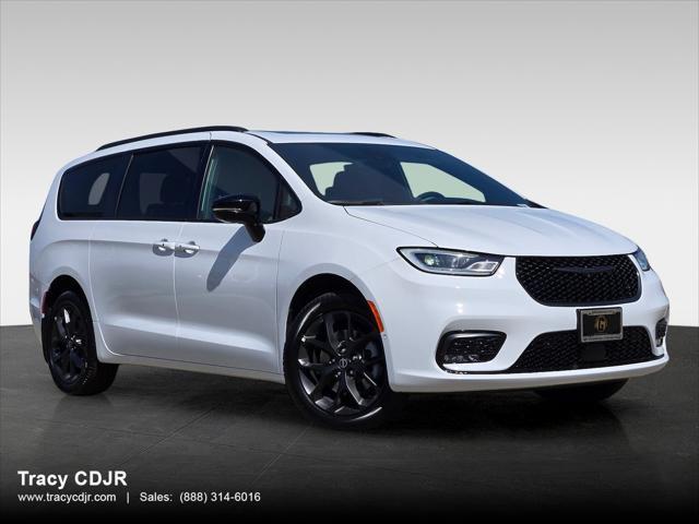 new 2025 Chrysler Pacifica car