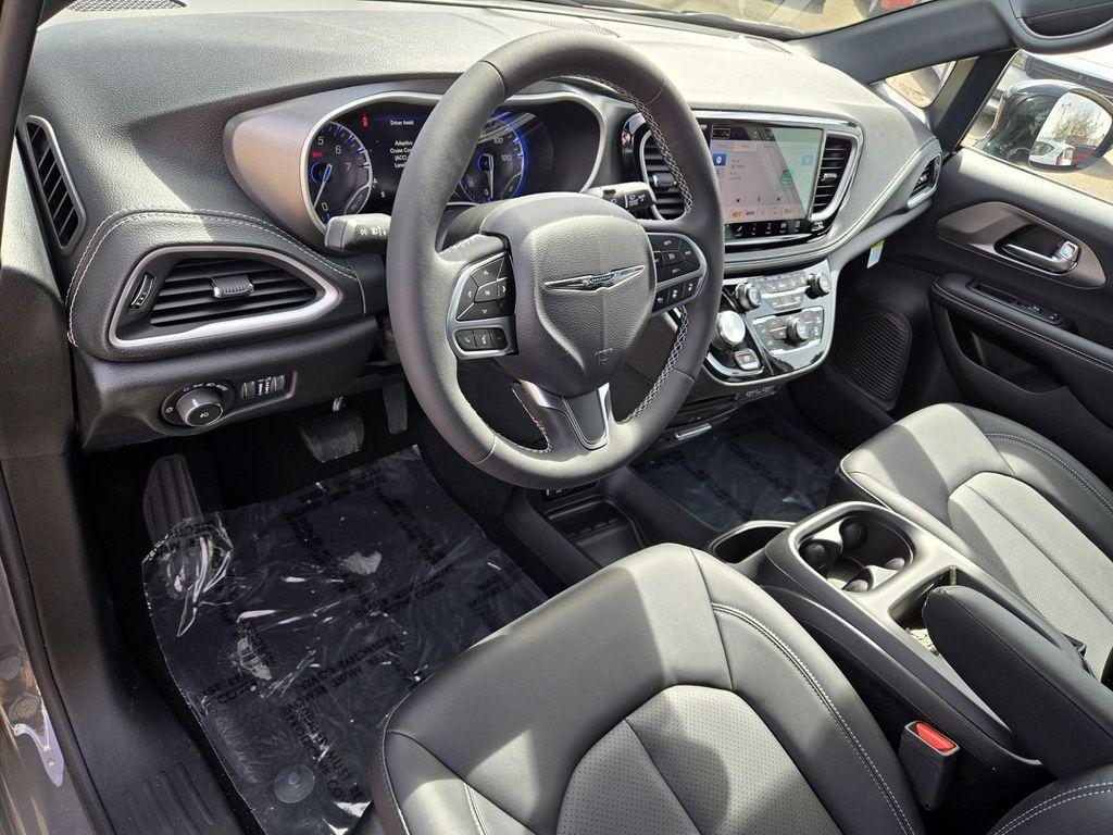 new 2025 Chrysler Pacifica car, priced at $44,843