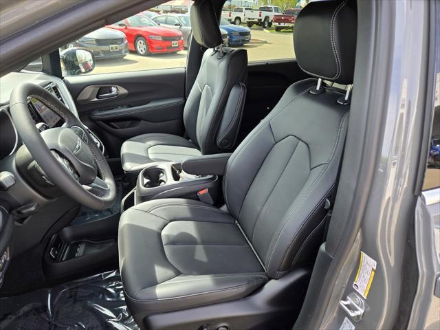 new 2025 Chrysler Pacifica car, priced at $44,093