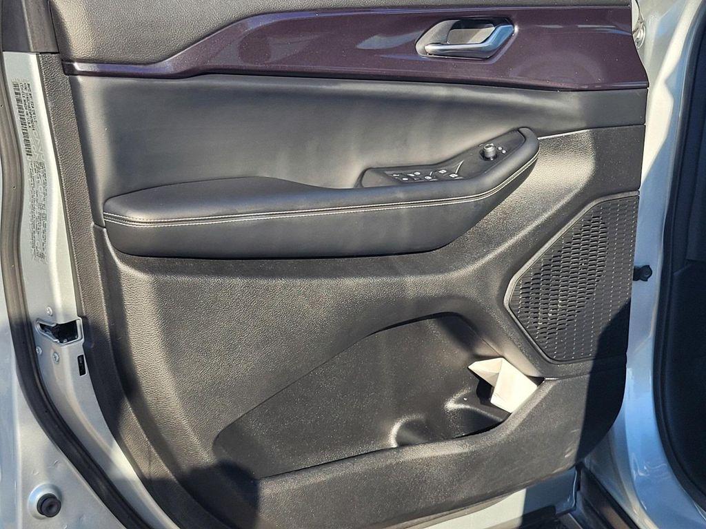 used 2023 Jeep Grand Cherokee car, priced at $27,405