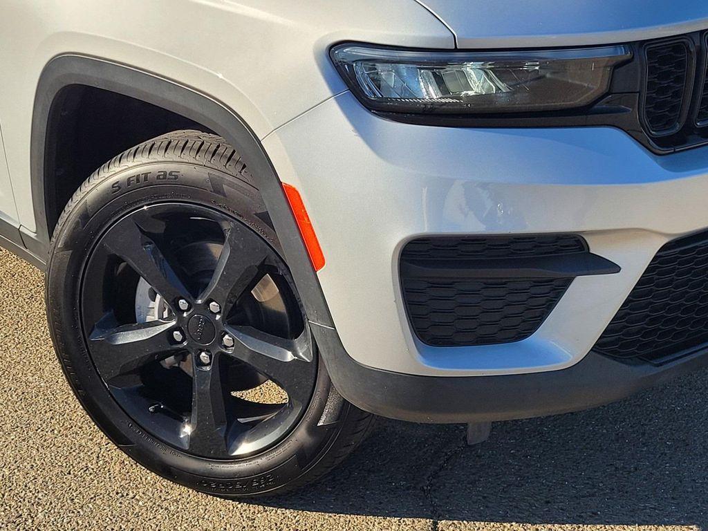 used 2023 Jeep Grand Cherokee car, priced at $27,405