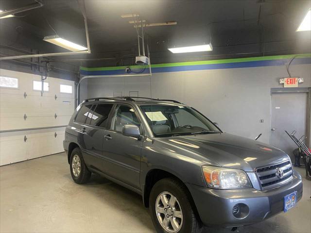 used 2004 Toyota Highlander car, priced at $5,995