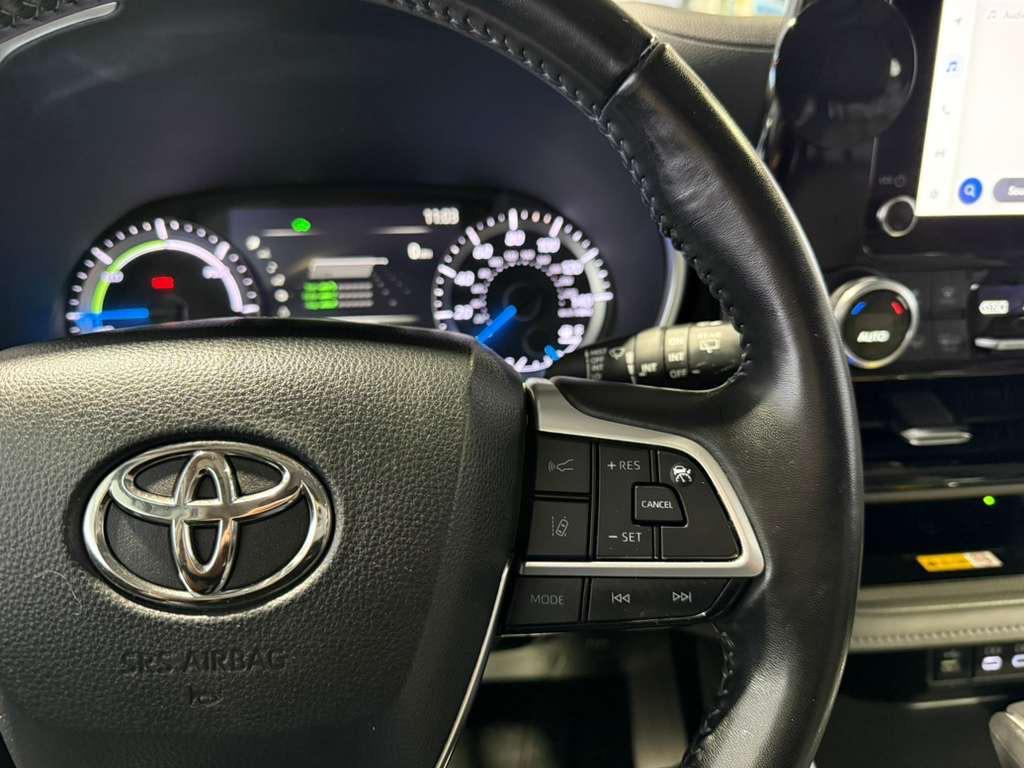 used 2024 Toyota Highlander Hybrid car, priced at $36,995