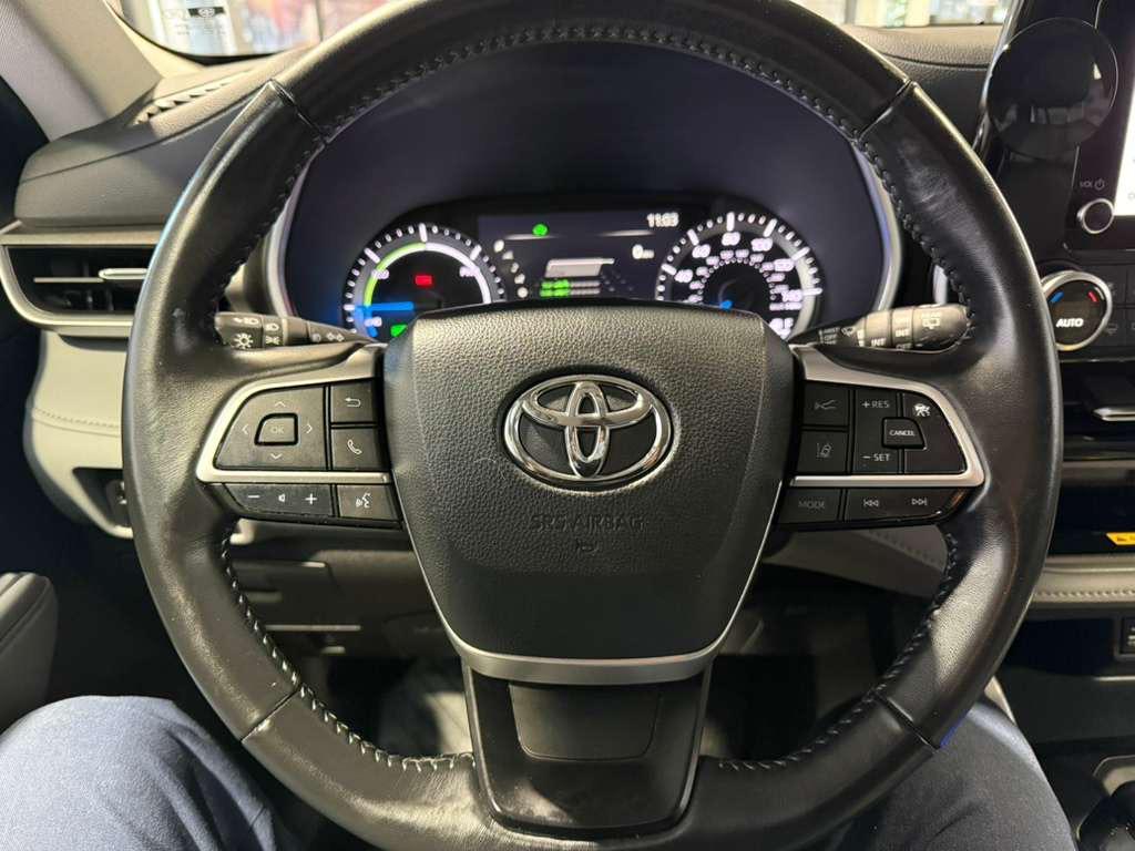used 2024 Toyota Highlander Hybrid car, priced at $36,995