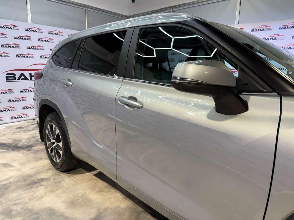 used 2024 Toyota Highlander Hybrid car, priced at $36,995