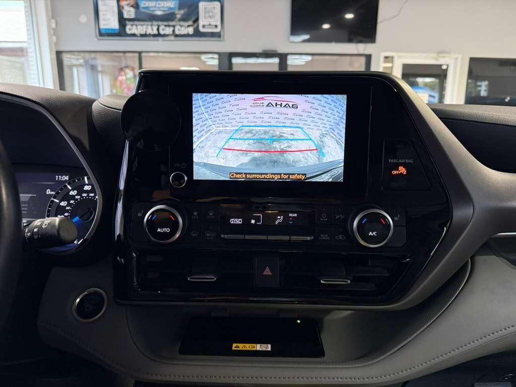 used 2024 Toyota Highlander Hybrid car, priced at $36,995