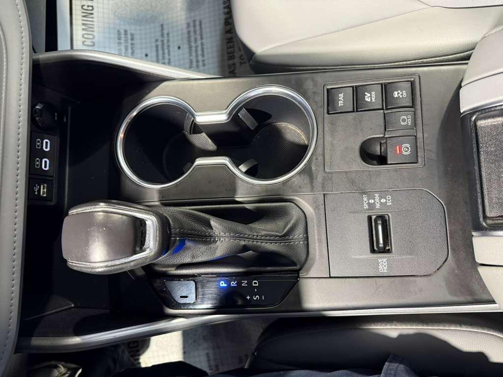 used 2024 Toyota Highlander Hybrid car, priced at $36,995