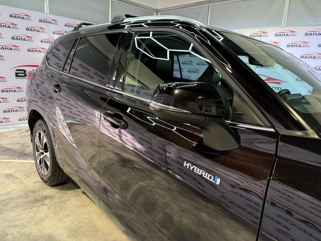 used 2021 Toyota Highlander Hybrid car, priced at $31,995